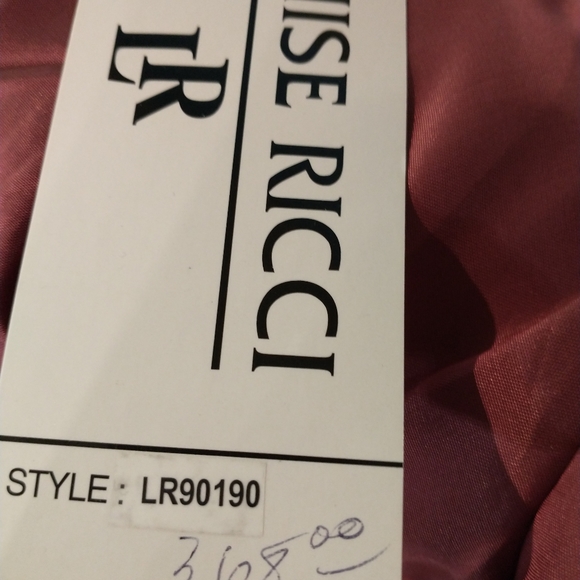 Formal skirt suit - Picture 9 of 9